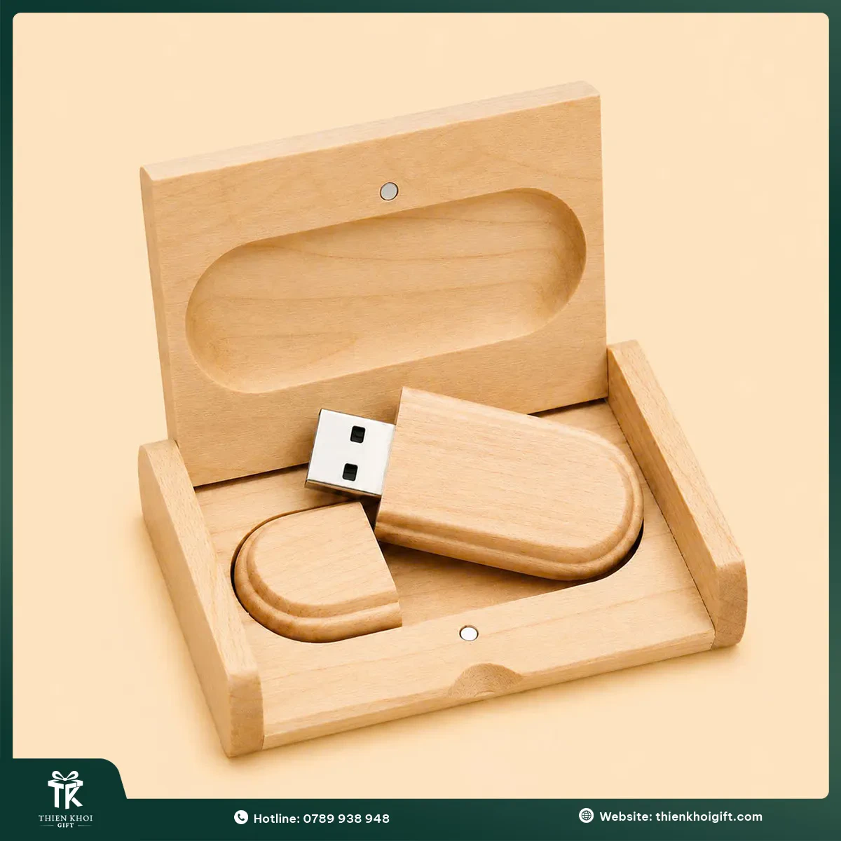 USB gỗ kèm hộp đựng